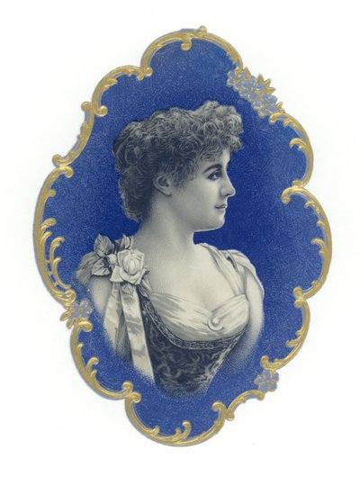 Busto de una joven con cabello corto de American School