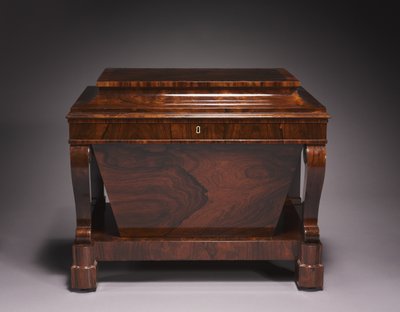 Licorera, firma de Duncan Phyfe y Hijo de American School