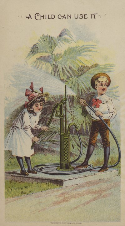 Niños jugando con una bomba de agua de American School