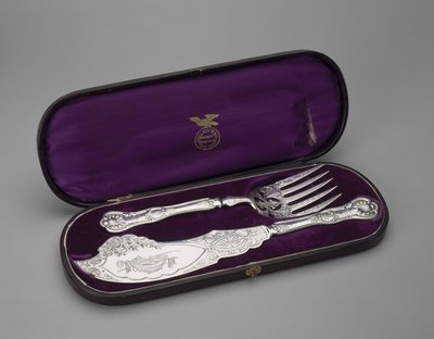 Cuchillo y tenedor para pescado con estuche de American School