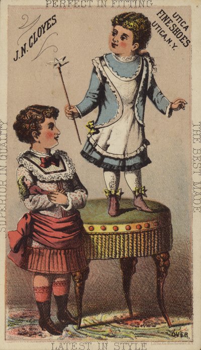 Niña de pie sobre un taburete de American School