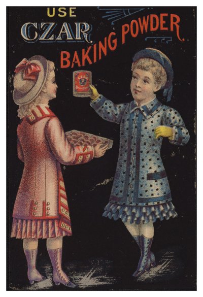 Niña sosteniendo lata de polvo de hornear de American School