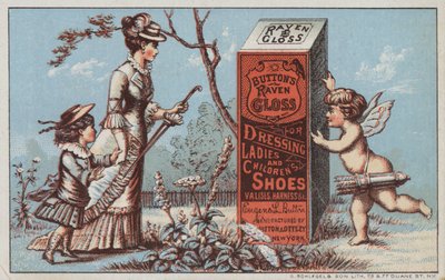 Dama y niña mirando brillo para zapatos de American School