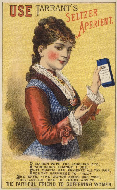 Dama sosteniendo una botella de American School