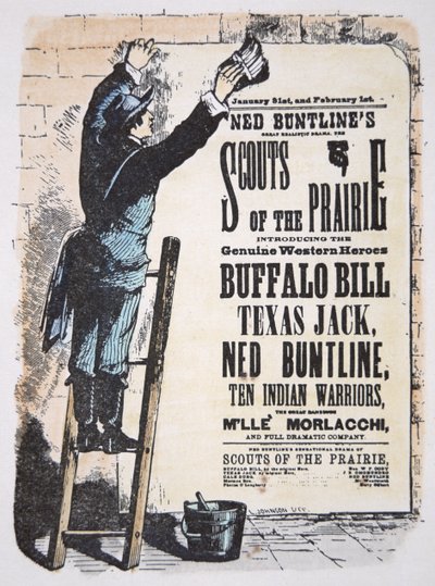 Hombre pegando un cartel de teatro para la obra 