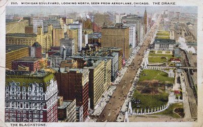 Postal que representa el Boulevard Michigan, Chicago, c.1930 de American School