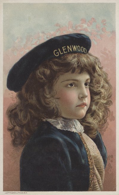 Chica guapa con pelo castaño rizado y una gorra con el nombre Glenwood (cromolito) de American School