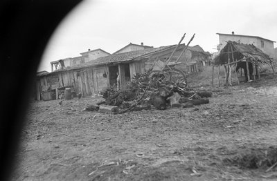 CROTONE - EL PUEBLO DE CERCA, de Ando Gilardi
