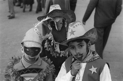CROTONE, NIÑOS EN MÁSCARA 1957, Crotone de Ando Gilardi
