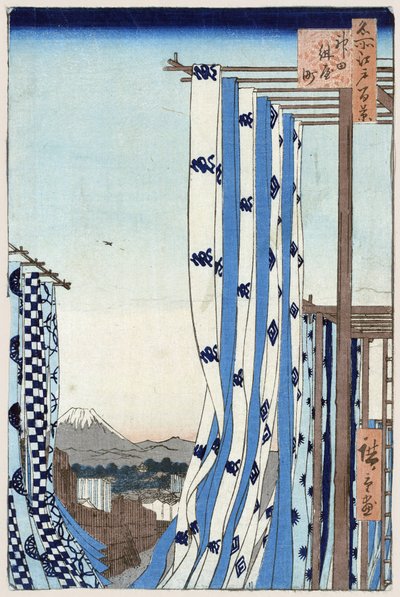 Estampas japonesas: El barrio de los tintoreros en Kanda (Tokio, Japón). Al fondo se puede ver el monte Fuji. Serie cien vistas famosas de Edo. (El distrito Dyers en Kanda. Cien vistas famosas de Edo). Obra de Utagawa Hiroshige (1797-1858), grabado de Ando or Utagawa Hiroshige