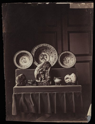 Exposición en el Museo Chino de la Emperatriz Eugenia en Fontainebleau, c.1861 (impresión de albúmina) de Andre Adolphe Eugene Disderi