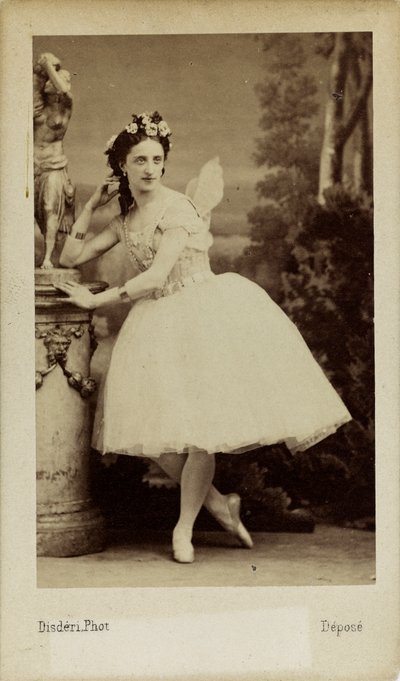Retrato de la bailarina de ballet Marfa Muravyeva en el ballet Diavolina de Andre Adolphe Eugene Disderi