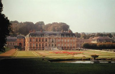 Vista de la fachada del jardín, construida en 1675-83 de Andre Le Notre