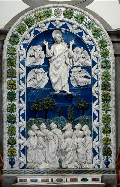 Ascensión de Jesús al Cielo con Nuestra Señora y Once Apóstoles Bajo Relieve Cerámico por Andrea della Robbia (1435-1525) circa 1490 Dim. 475 x 305 cm Santuario della Verna, Italia de Andrea Della Robbia