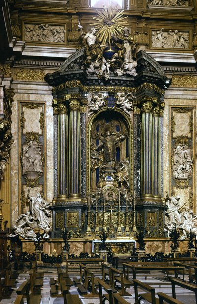 Estatua de San Ignacio de Loyola (el altar) en la Iglesia de Jesús en Roma de Andrea Pozzo