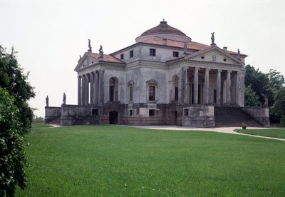 Vista de la villa Almerico-Capra conocida como la Rotonda hecha por el arquitecto italiano Andrea Palladio en 1567-1570 y completada por Vincenzo Scamozzi en 1591, Vicenza, Italia de Andrea and Scamozzi Vincenzo Palladio