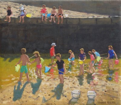 Pescando cangrejos en el puerto, Bude, Cornwall, 2018 de Andrew Macara
