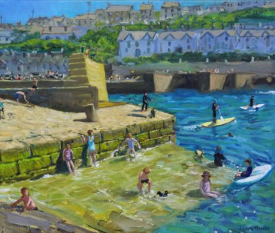 Diversión en el puerto, Porthleven, Cornualles, 2021 (óleo sobre lienzo) de Andrew Macara