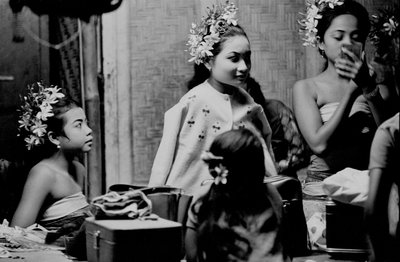 Bailarinas de Bali, Hotel Tandjung Sari, Sanur de Angus Forbes