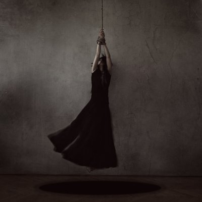 La mujer sobre el vacío de Anja Matko