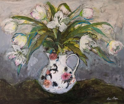 Tulipanes blancos en una jarra de piedra de hierro, 2019 (acrílico) de Ann Oram