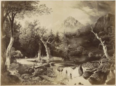 Reproducción fotográfica de (presumiblemente) una impresión de un paisaje con montañas, árboles y una mujer junto al agua. de Anonymous