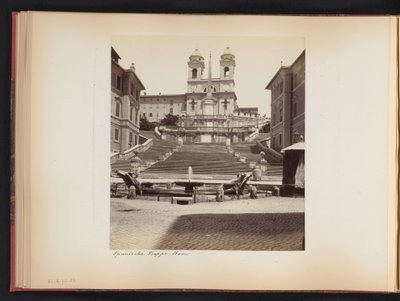 Vista de la Plaza de España, la Piazza di Spagna y la Trinità dei Monti en Roma, Italia Trepa española. rom (título en objeto) de Anonymous