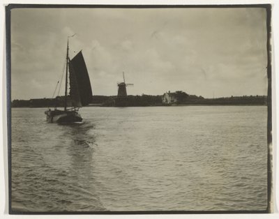 Vista de un río o del Zuiderzee, con un velero y un molino de viento, Países Bajos de Anonymous