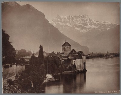 Castillo de Chillon en el lago de Ginebra, los Dents du Midi en la distancia. Chillon et la Dent du Midi (título sobre objeto) de Anonymous