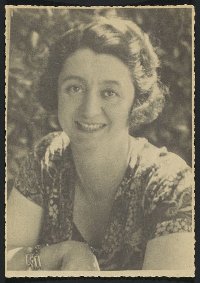 Retrato de Denise Vande Velde-Borgeaud, propietaria de una casa de moda cerrada en Bruselas y Londres de Anonymous