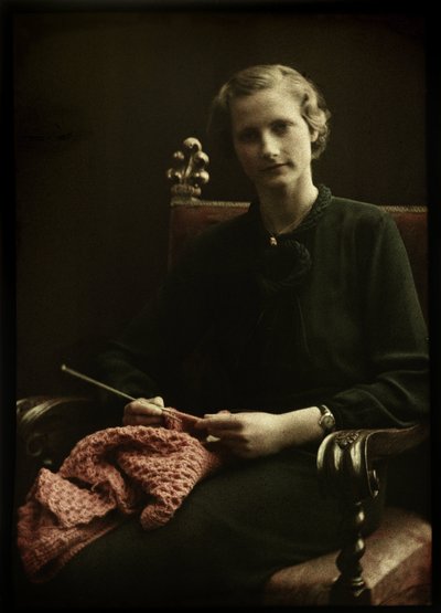 retrato, de, un, mujer se sentar, en, un, silla, tejer, en, mano de Anonymous