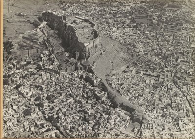 Ciudad con fortaleza vista desde el aire de Anonymous