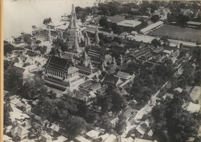 Complejo de templos de Wat Arun en Bangkok, visto desde el aire de Anonymous