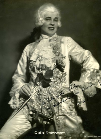 Delia Reinhardt (1892-1974) en "Las bodas de Fígaro" de Wolfgang Amadeus Mozart, Anónimo de Anonymous Anonymous