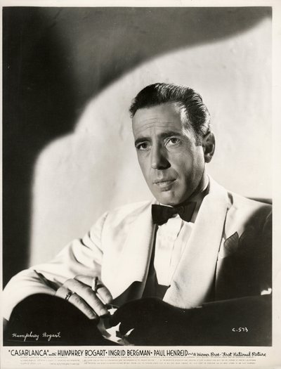 Humphrey Bogart (1899-1957) en la película Casablanca de Michael Curtiz por Anónimo de Anonymous Anonymous