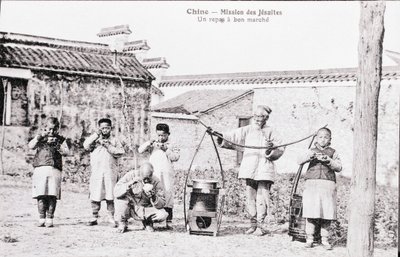 Misión de los jesuitas proporcionando comidas baratas en China Fotografía de principios del siglo XX - Colección privada de Anonymous Anonymous