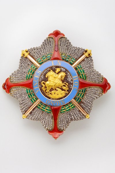 Reino de las Dos Sicilias - Casa Real de las Dos Sicilias: placa de la Orden de San Jorge de la Reunión - Modelo para el Gran Maestre - principios del siglo XIX - Oro, plata, marcasita y esmaltes - D 8.5 cm; peso 80 g - Colección privada de Anonymous Anonymous