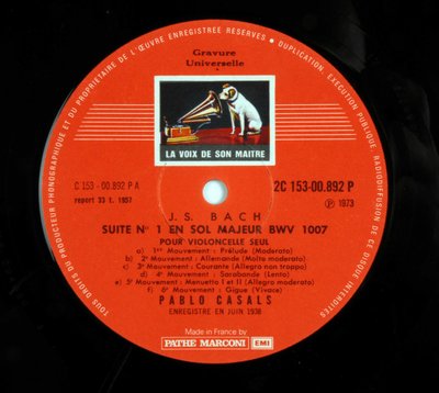 Etiqueta del disco de 33 revoluciones (disco de vinilo) de la marca “EMI la voz de su amo” por Pablo Casals interpretando las 6 suites para violonchelo de Johann Sebastian Bach de Anonymous Anonymous