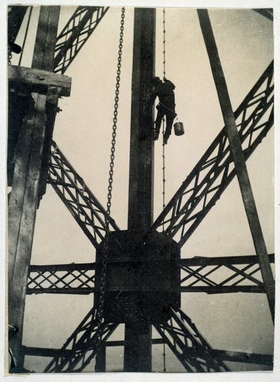 Pintor en la Torre Eiffel en 1889, París de Anonymous Anonymous