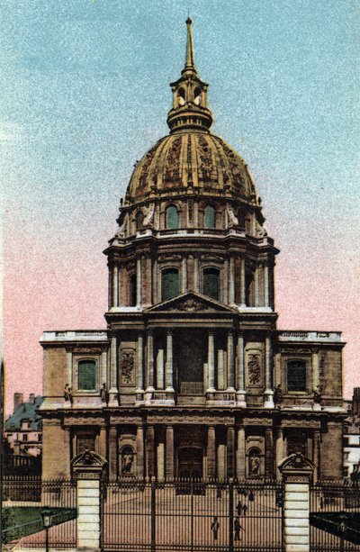 París: vista exterior de la cúpula del Hotel des Invalides realizada por Jules Hardouin Mansart (1646-1708) sobre un proyecto de Liberal Bruand. Fotografía de 1920 en "Álbum Artístico" de la ciudad de París. Colección privada de Anonymous Anonymous
