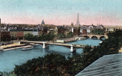 París: panorama del Sena con la Torre Eiffel al fondo. Fotografía de 1920 en Álbum Artístico de la ciudad de París. Colección privada de Anonymous Anonymous