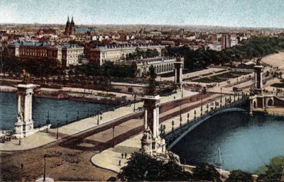 París: vista del puente Alejandro III sobre el Sena. Fotografía de 1920 en 
