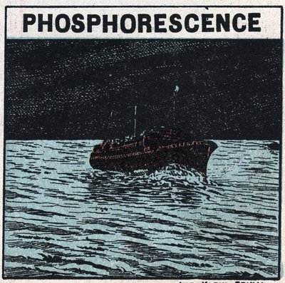 Fosforescencia: la estela de un barco deja una marca luminosa por la noche cuando pasa en medio de un banco de animales fosforescentes llamados infusorios noctilucas. Ilustración anónima de 1925. Colección privada. de Anonymous Anonymous