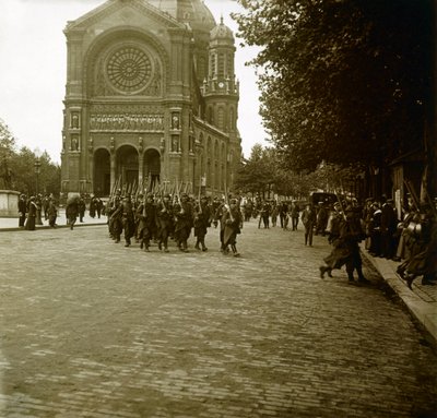 Fotografía - Placa de vidrio estereoscópica sobre la Primera Guerra Mundial: En París, después de la movilización, jóvenes reclutas parten al frente, Colección privada de Anonymous Anonymous