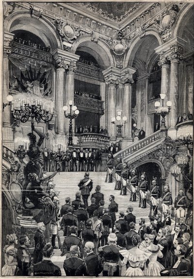Marineros rusos suben la gran escalera durante una noche de gala en la Ópera Garnier en París. Grabado en 