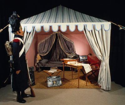 Tienda de Napoleón I en el vivac con un granadero a pie de la Guardia Imperial en guardia. Siglo XIX París, Museo del Ejército de Anonymous Anonymous