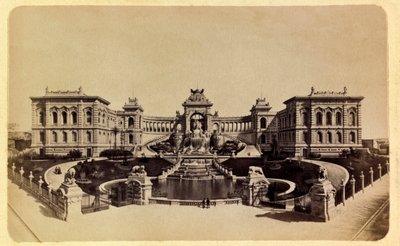 La ciudad de Marsella y sus alrededores alrededor de 1885-1890: El Palacio Longchamp (Museo de Bellas Artes) de Anonymous Anonymous
