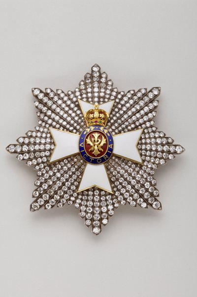 Reino Unido - Orden Real de Victoria: placa de caballero Gran Cruz - Finales del siglo XIX - Oro, plata, diamantes, esmeralda, rubíes y esmaltes - D 7.9 cm; peso: 56 g - Colección privada de Anonymous Anonymous