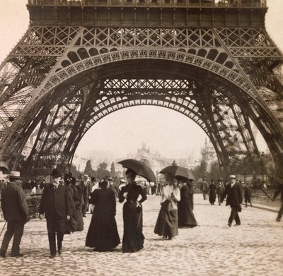 Exposición Universal de 1900 en París: Vista bajo la Torre Eiffel de Anonymous Anonymous