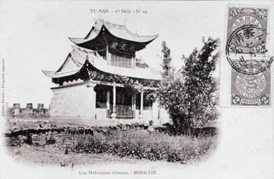 Vista de una vivienda china en Mong Tse en la región de Yunnan, China. Fotografía de principios del siglo XX. Colección privada de Anonymous Anonymous